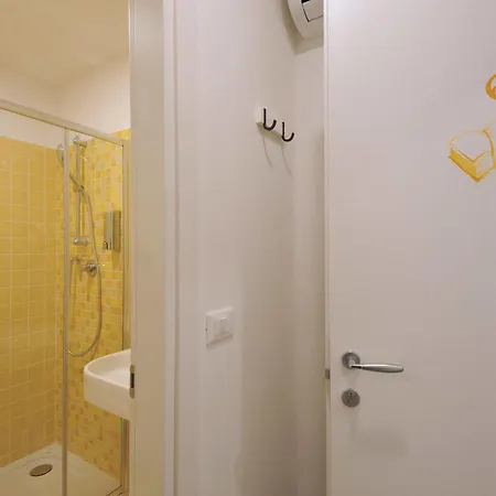 Residenza Corso Saba בית הארחה טריאסטה